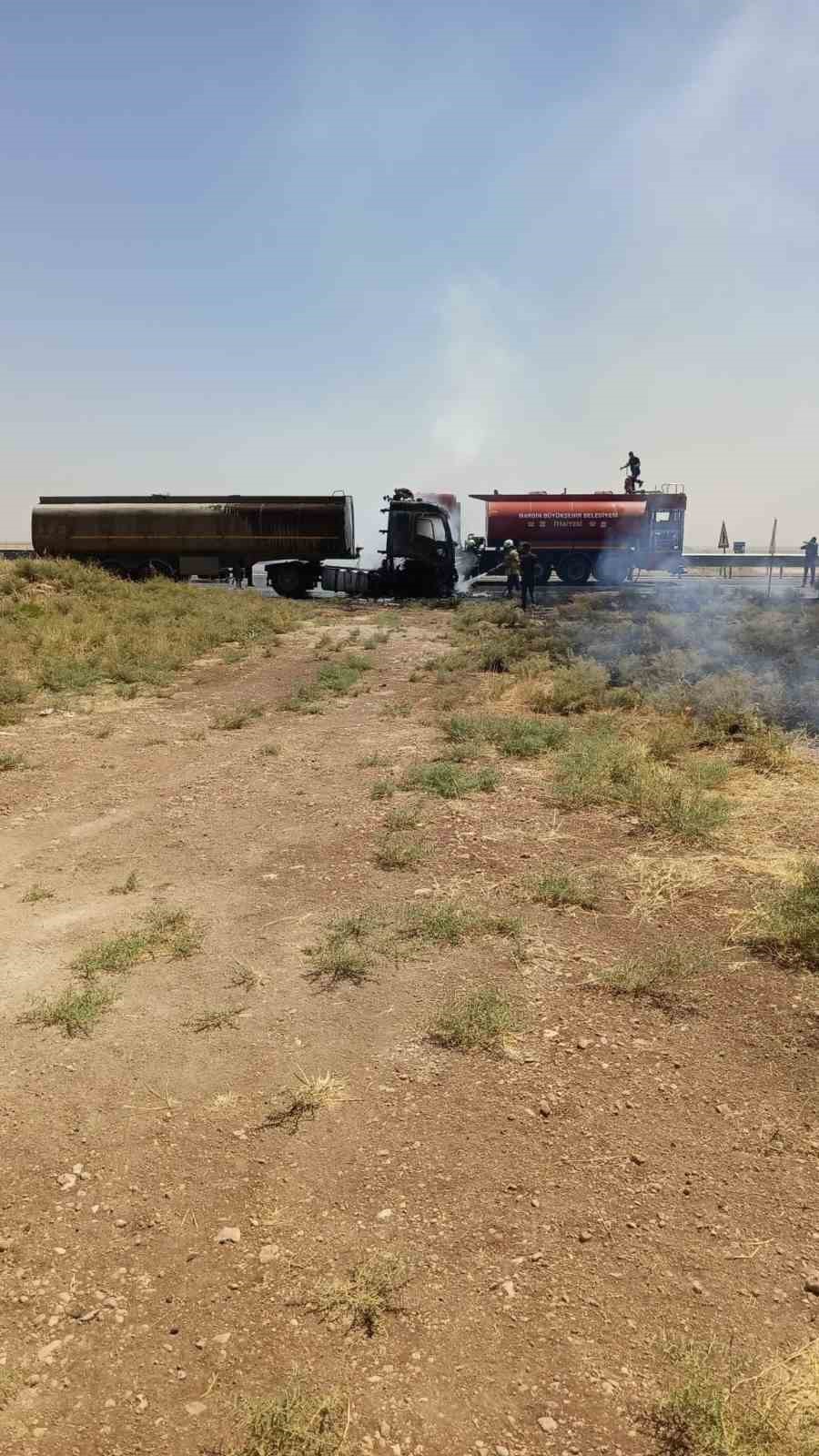 mardinde seyir halindeki tanker alev aldi 0