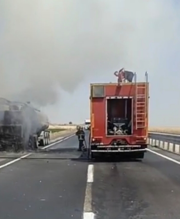 mardinde-seyir-halindeki-tanker-alev-aldi-h3fpEWOG.jpg