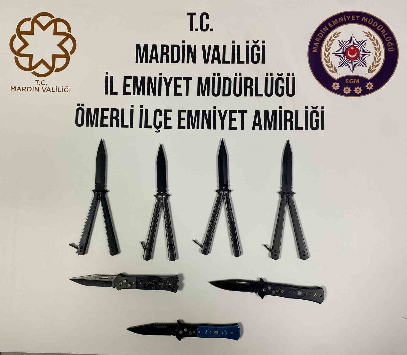 Mardin’de seyyar satıcıda kelebek ve sustalı bıçak yakalandı 4 mardinde seyyar saticida kelebek ve sustali bicak yakalandi 0 VItOy5qb