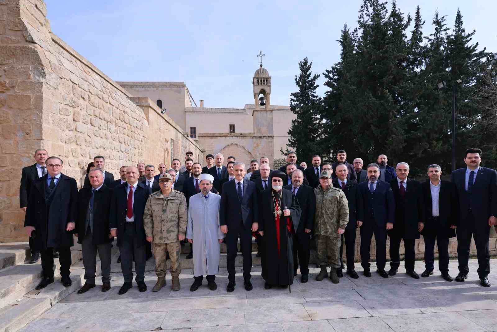 mardinde suryani hristiyanlar noeli kirklar kilisesinde ayinle karsiladi 5 ueUSKTXm