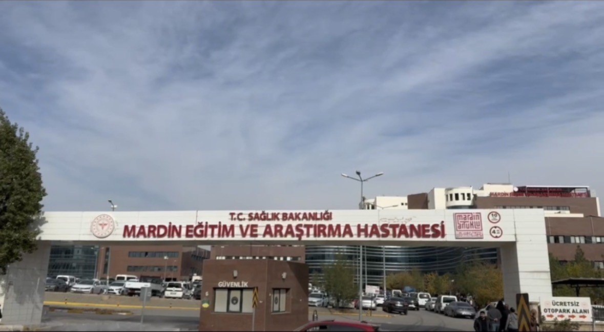 mardinde ucuncu kattan dusen cocuk agir yaralandi 0 b1IPrhtg