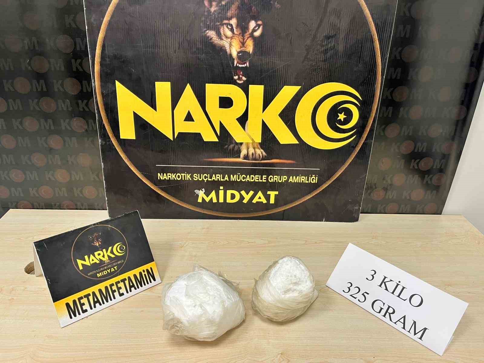 mardinde uyusturucu operasyonunda 3 kilogram metamfetamin ele gecirildi 0 TgHVQEuc