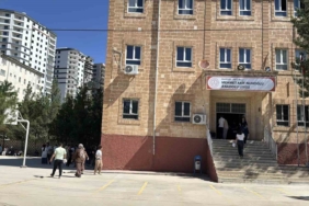 Okul önlerinde heyecanlı YKS bekleyişi başladı 3 thumbnail