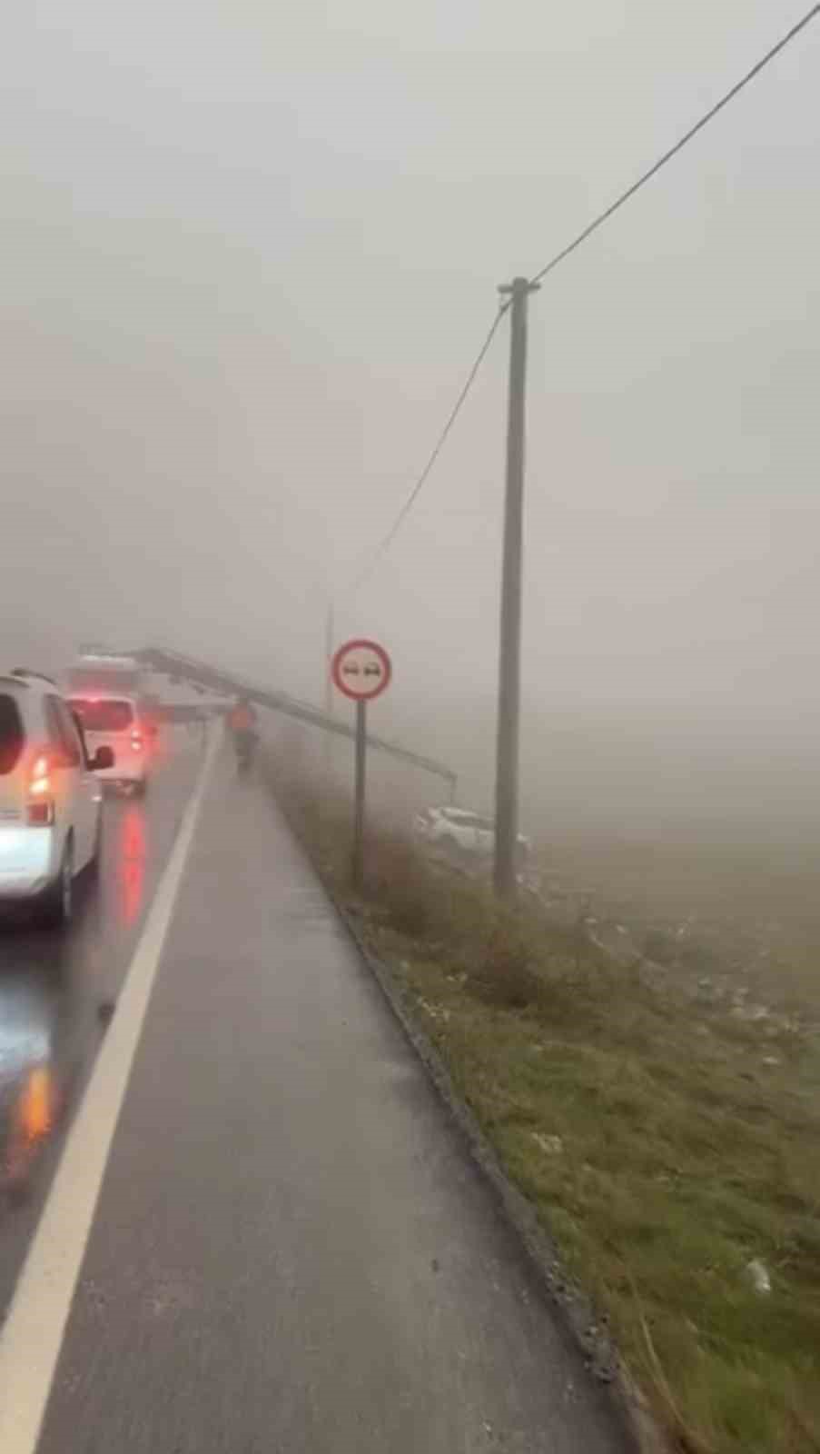 mardinde yol kenarina devrilen otomobilin surucusu yaralandi 1 qv7eNKwU