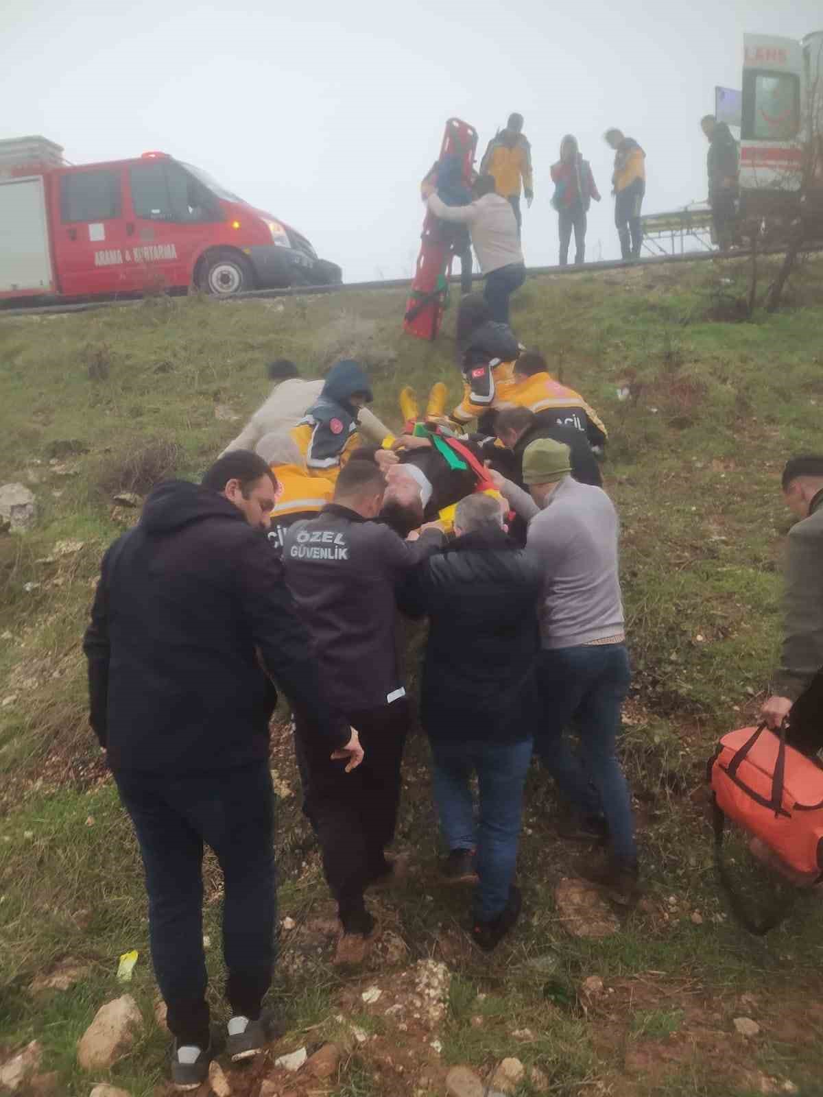 mardinde yol kenarina devrilen otomobilin surucusu yaralandi 2 KWPYGjPM