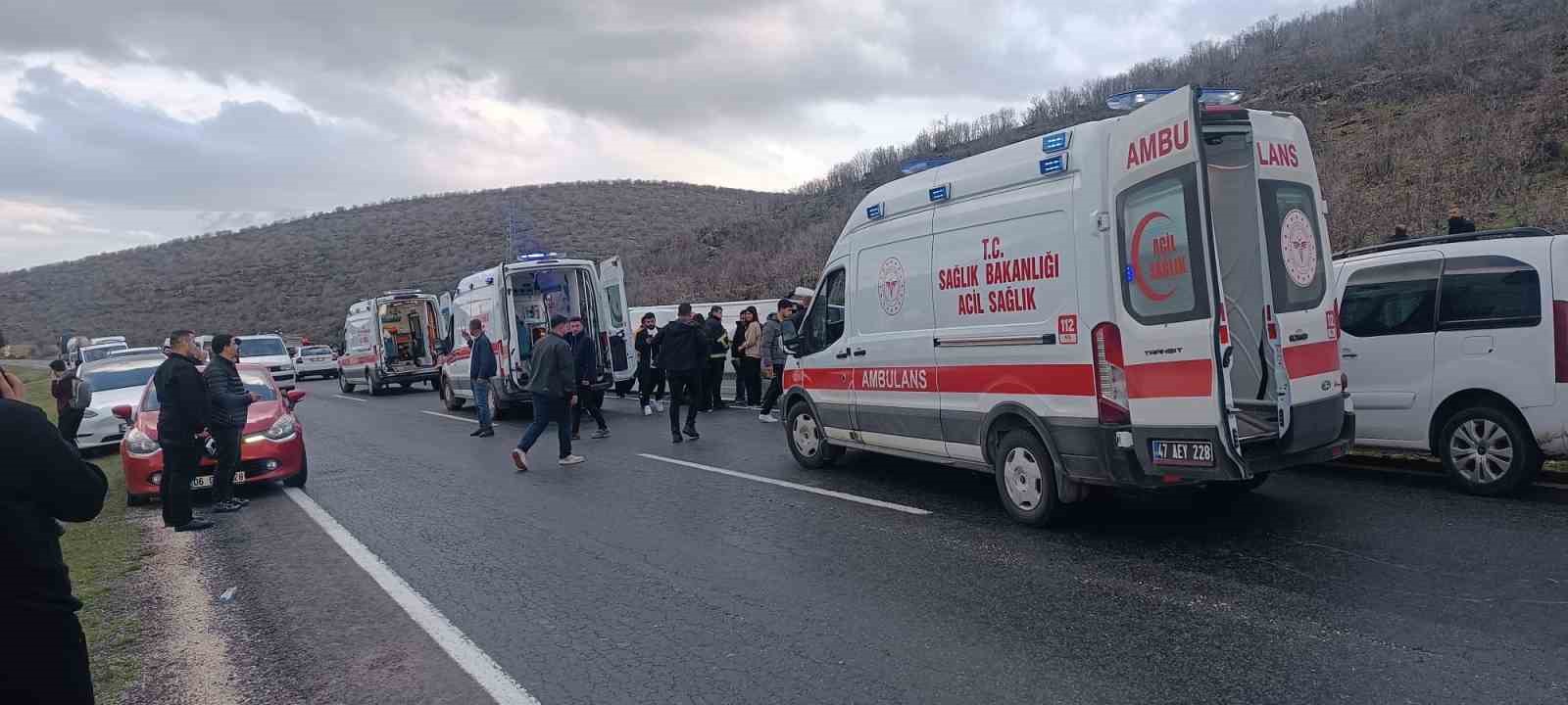 mardinde yolcu otobusu devrildi 24 yarali 0 4iRXRgEG
