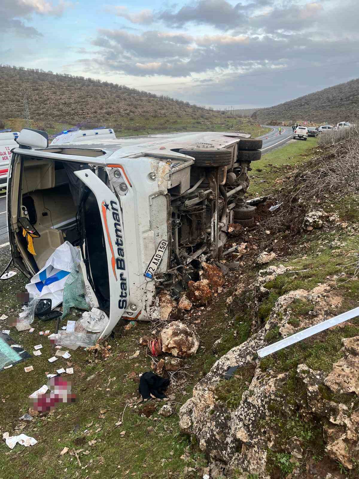 mardinde yolcu otobusu devrildi 24 yarali 2 eVOnMuhA