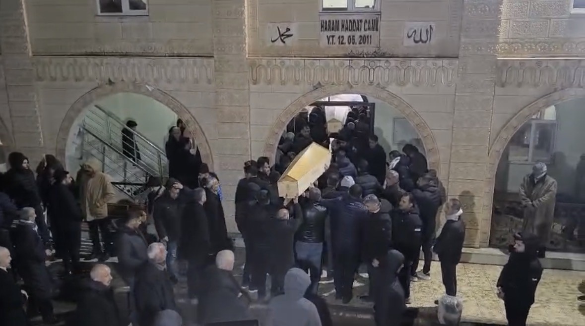 mardindeki yanginda hayatini kaybeden cift defnedildi 0 GAGiiCIp
