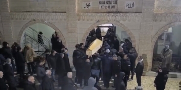 mardindeki-yanginda-hayatini-kaybeden-cift-defnedildi-hgkDmXVW.jpg