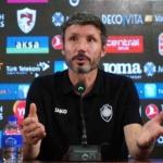 mark-van-bommel-belcikanin-yeni-teknik-direktoru-oldu-A4G12GHr.jpg