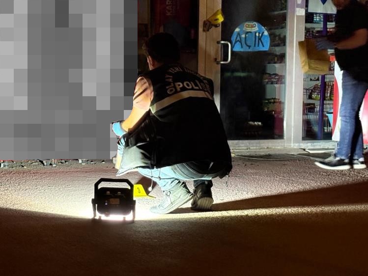 Markete molotoflu saldırı düzenleyen 3 şahıs yakalandı 7 markete molotoflu saldiri duzenleyen 3 sahis yakalandi 3 AdKiseON