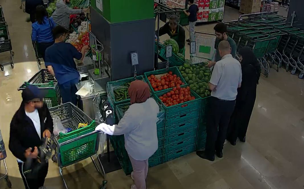 Markette çanta hırsızlığı kamerada 5 markette canta hirsizligi kamerada 1 cnpIBhmf