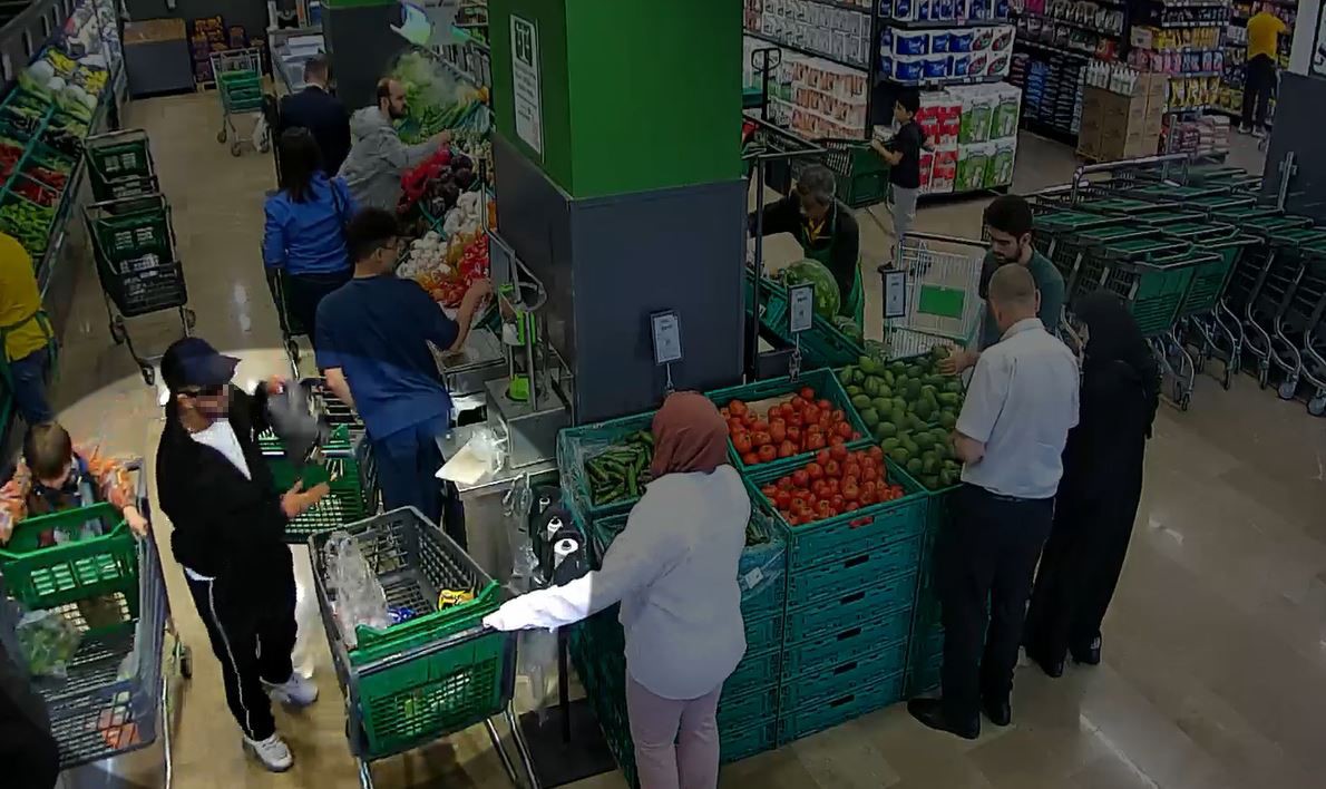 Markette çanta hırsızlığı kamerada 6 markette canta hirsizligi kamerada 2 bMi9f1uy