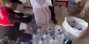 markette-satisa-hazir-litrelerce-kacak-alkol-ele-gecirildi-wgmhs39K.jpg