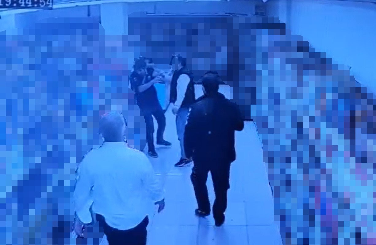markette seker dokme diye uyarinca darbedildi o anlar kamerada 0 MdwualQ8