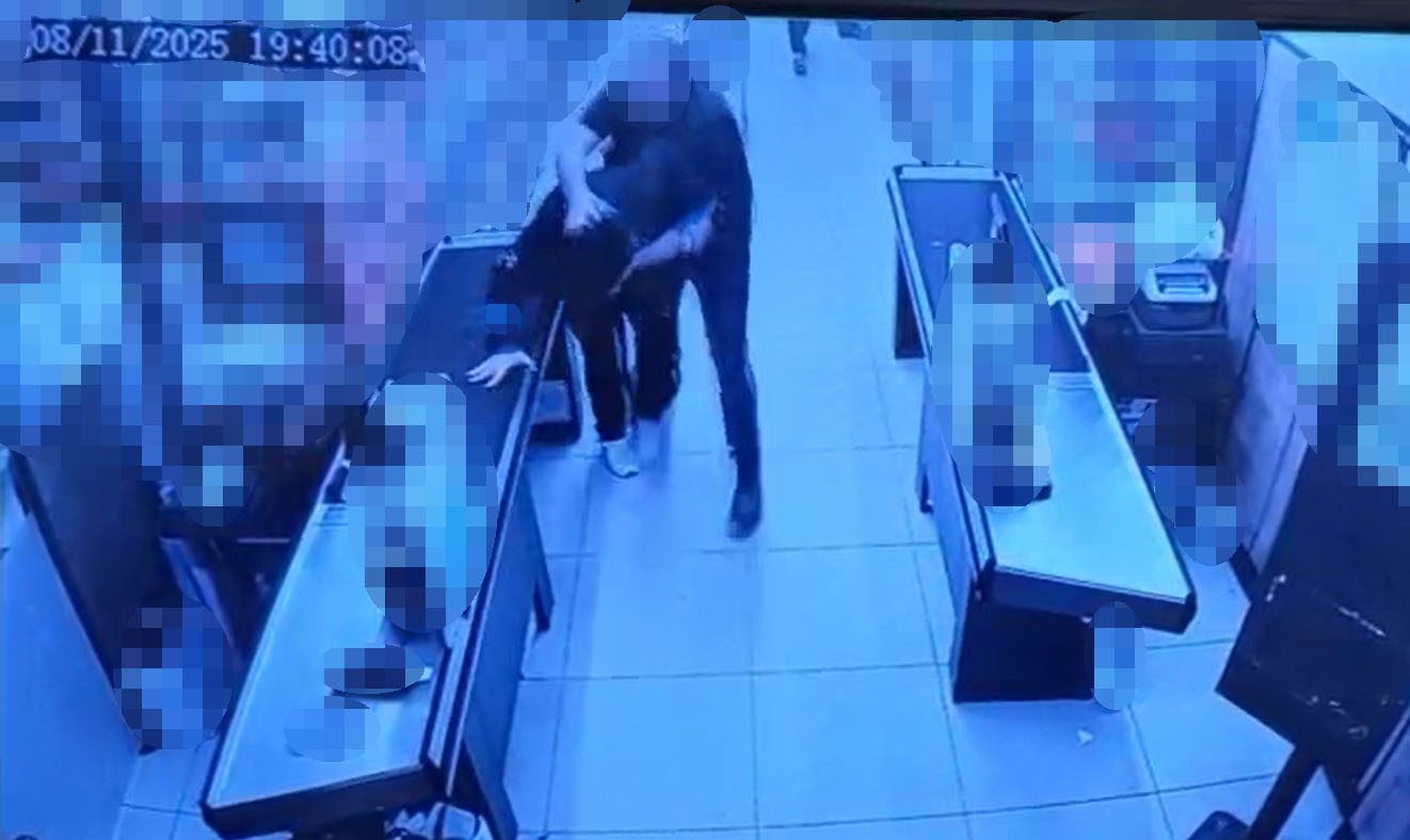 markette seker dokme diye uyarinca darbedildi o anlar kamerada 3 wUJllsKZ