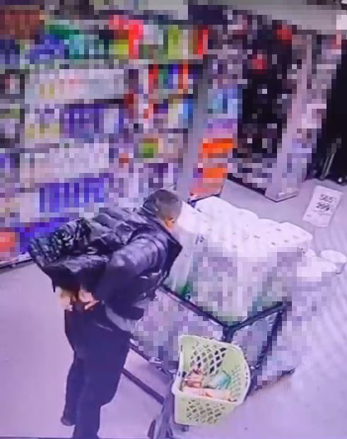 Marketten alkol çaldı, kimse görmeden şişeleri pantolonun içine soktu 5 marketten alkol caldi kimse gormeden siseleri pantolonun icine soktu 1 HpShCkRW