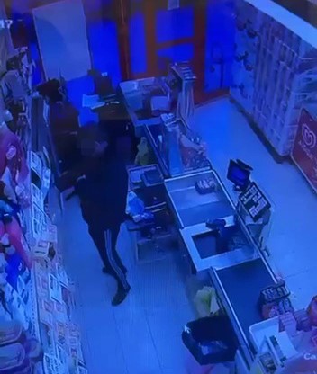 marketten nakit para ve sigara calan supheli kameralara yansidi 1 bg5YjDEj