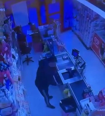marketten nakit para ve sigara calan supheli kameralara yansidi 2 hACQAbC7