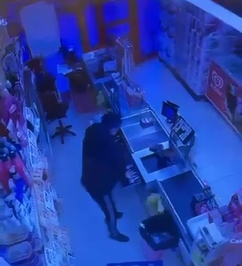 marketten nakit para ve sigara calan supheli kameralara yansidi 4 XngKZ3VP