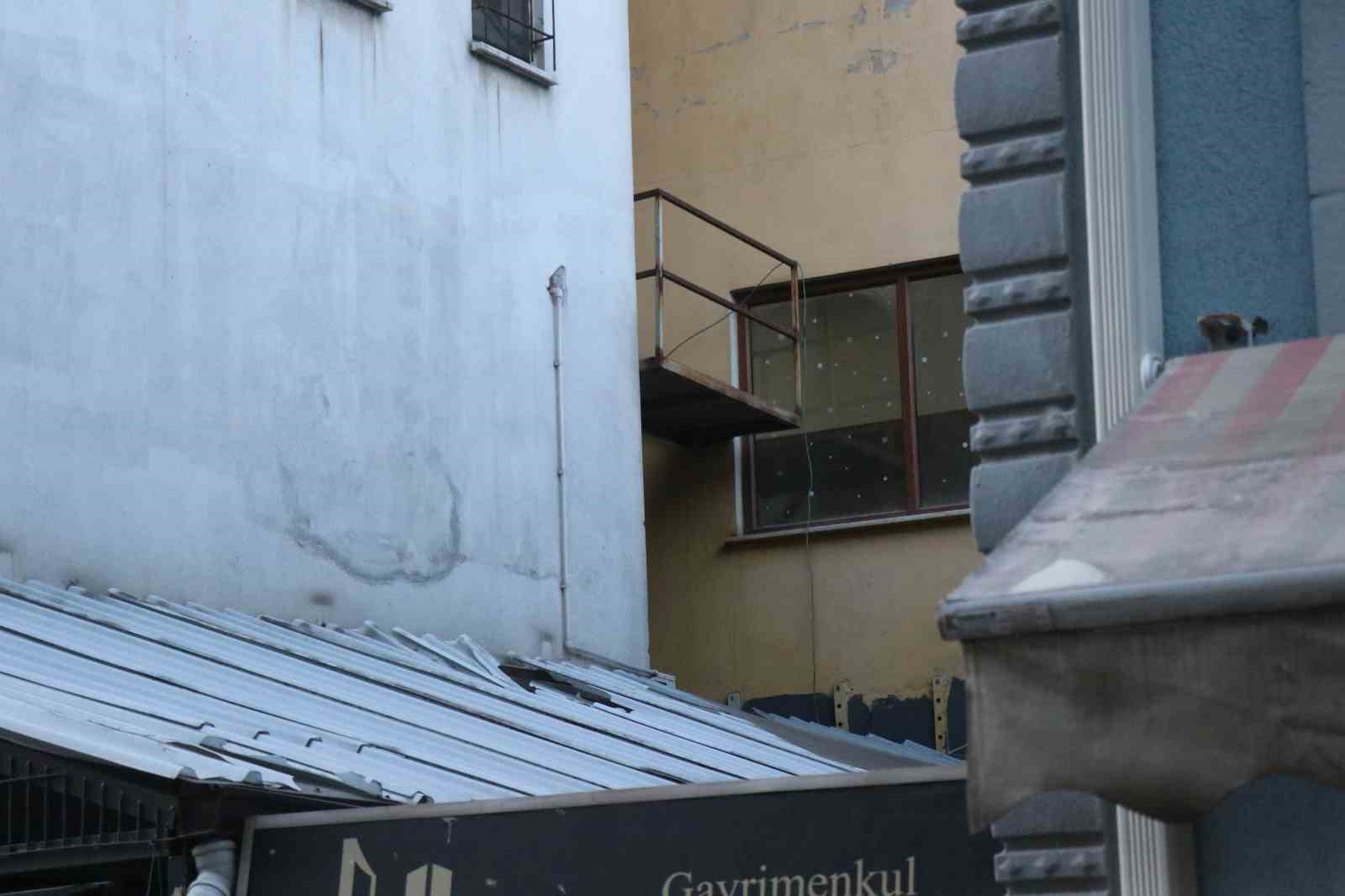 marketten urun calmaya calisti kacarken yuksekten dusup yaralandi 2