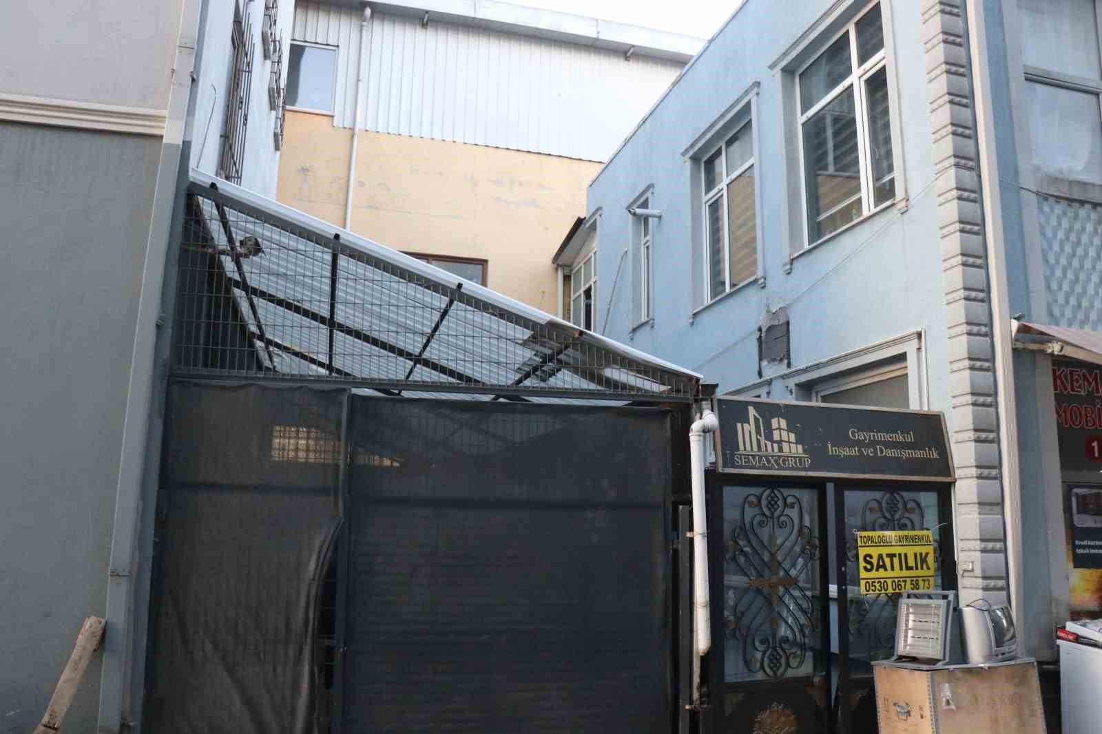 marketten urun calmaya calisti kacarken yuksekten dusup yaralandi 3 tk6DV2yi