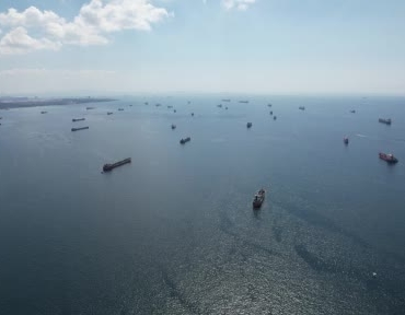 marmara-denizindeki-gemi-yogunlugu-avcilarda-havadan-dronla-goruntulendi-BTrVwErD.jpg