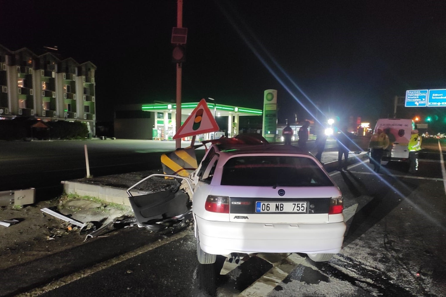 marmaraereglisinde otomobil refuje carpti 1 kisi hayatini kaybetti 0
