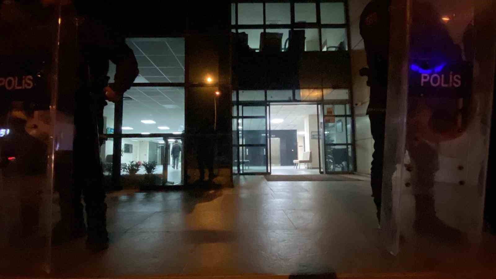 Marmaris Belediyesi’ne gece yarısı polis baskını 6 marmaris belediyesine gece yarisi polis baskini 2 zpkQq2pq