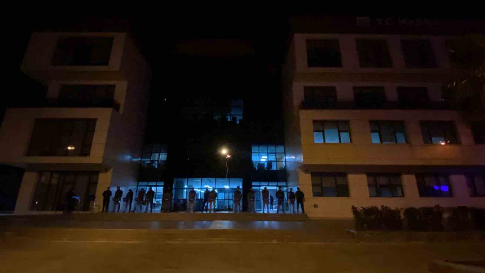 Marmaris Belediyesi’ne gece yarısı polis baskını 8 marmaris belediyesine gece yarisi polis baskini 4 MwZySZvN