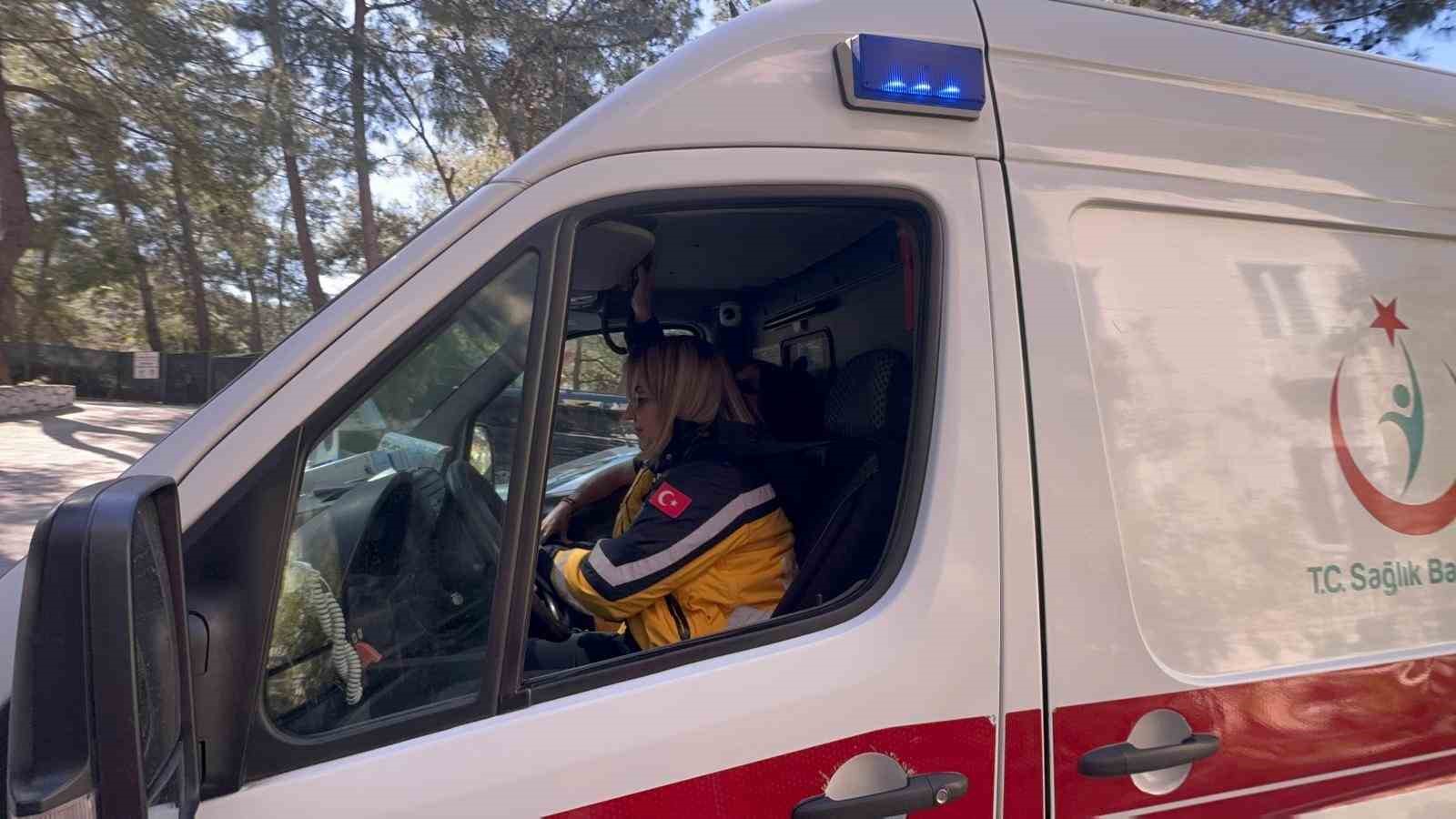marmarisin tek kadin ambulans surucusu fatma nur ucar onceligimiz hayat kurtarmak 3 EISwp8VM