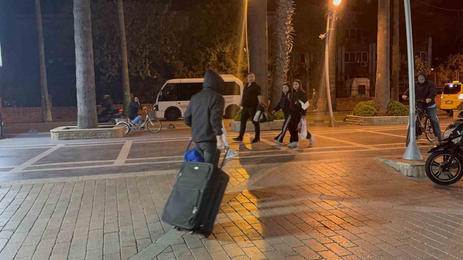marmariste 70 yasindaki kibris gazisi saatler suren ikna cabalarinin ardindan aparta yerlestirildi 4 a2m59XlN