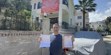 marmariste-adalet-istiyoruz-diyerek-balkona-pankart-astilar-OyO5eaMQ.jpg
