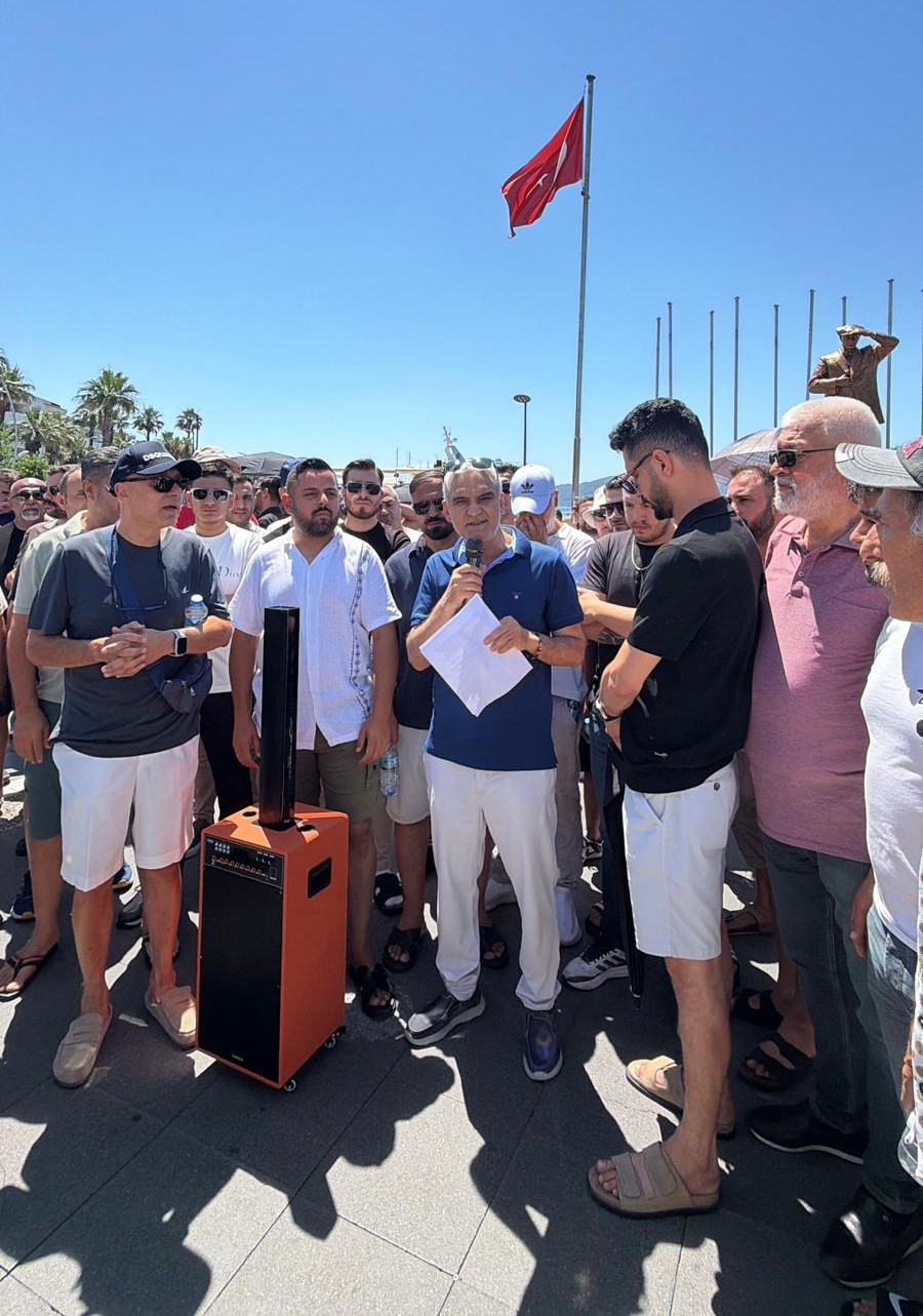marmariste esnaf kapali carsinin uzerinin acilmasini protesto etti 5 tYDDw4EC