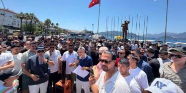 marmariste-esnaf-kapali-carsinin-uzerinin-acilmasini-protesto-etti-XvqIlhbr.jpg