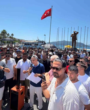 marmariste-esnaf-kapali-carsinin-uzerinin-acilmasini-protesto-etti-XvqIlhbr.jpg