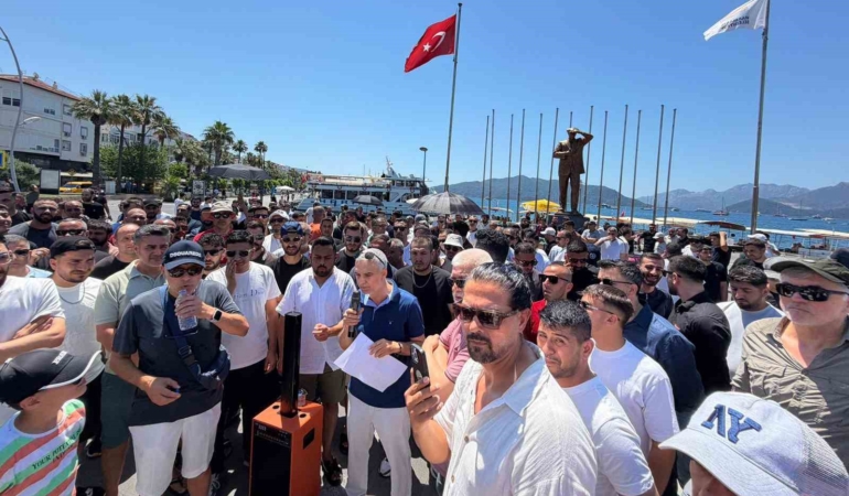 marmariste-esnaf-kapali-carsinin-uzerinin-acilmasini-protesto-etti-XvqIlhbr.jpg