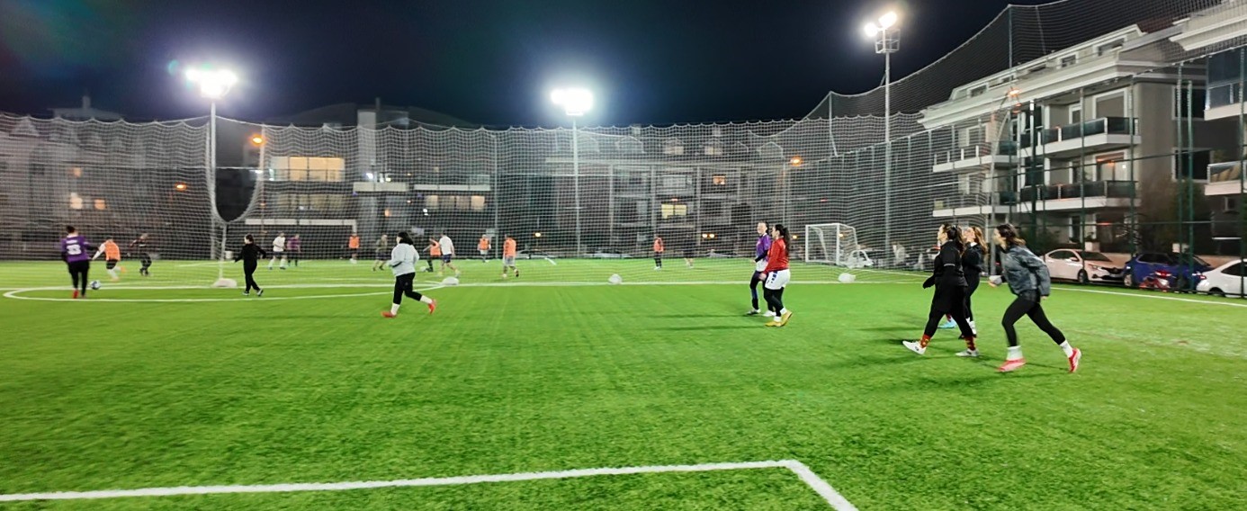 marmariste kadinlardan 9 yillik futbol gelenegi 4 gyD9cYFz