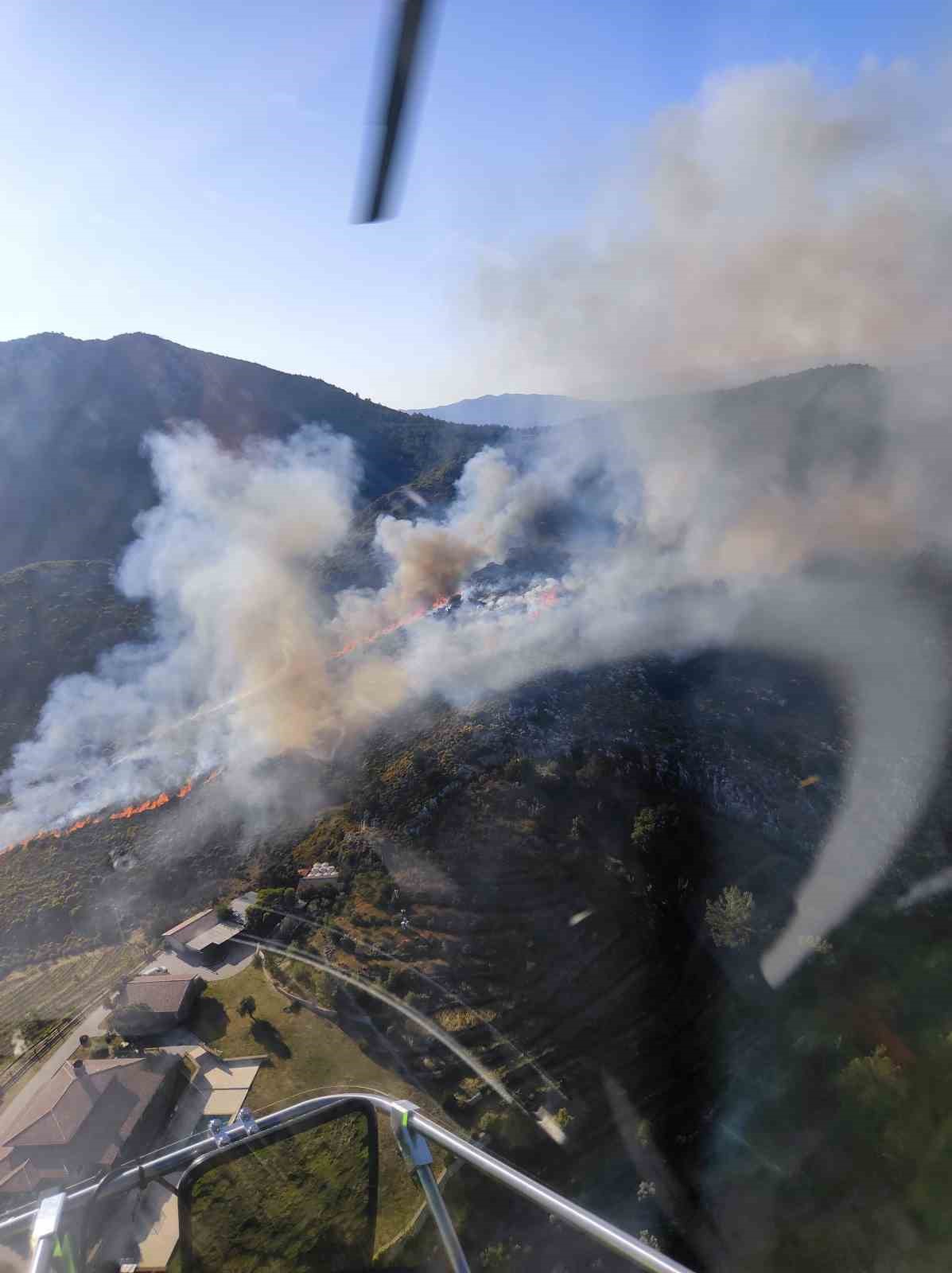 marmariste orman yangini bolgeye cok sayida hava ve kara unsuru sevk edildi 1 Pt47Pzfi