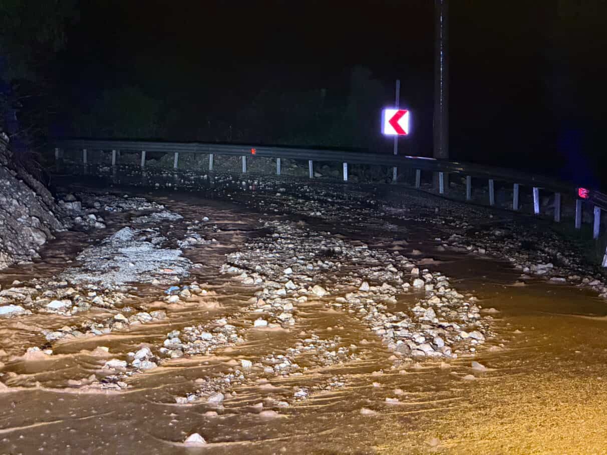 marmariste saganak yagis etkili oldu yollar dereye dondu 0 QtmQkqLE