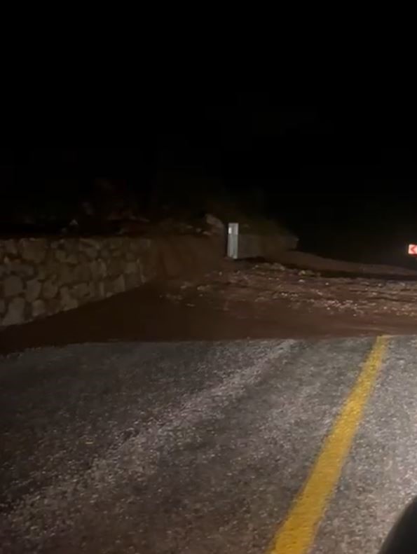 marmariste saganak yagis etkili oldu yollar dereye dondu 4 aCAOftQF