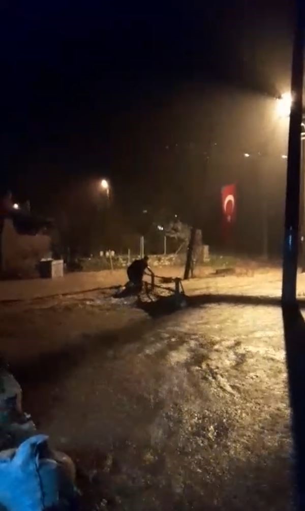 marmariste saganak yagis etkili oldu yollar dereye dondu 7 9EJTS5yH
