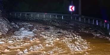 marmariste-saganak-yagis-etkili-oldu-yollar-dereye-dondu-vQgQrY1H.jpg