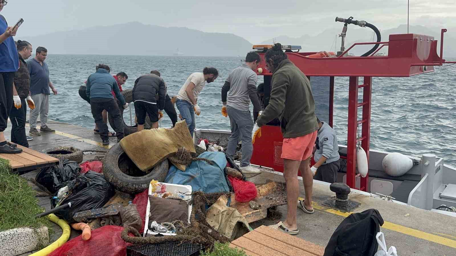marmariste sezon sonu deniz dibi temizliginde cikanlar sasirtti 1 rHY8EbJQ