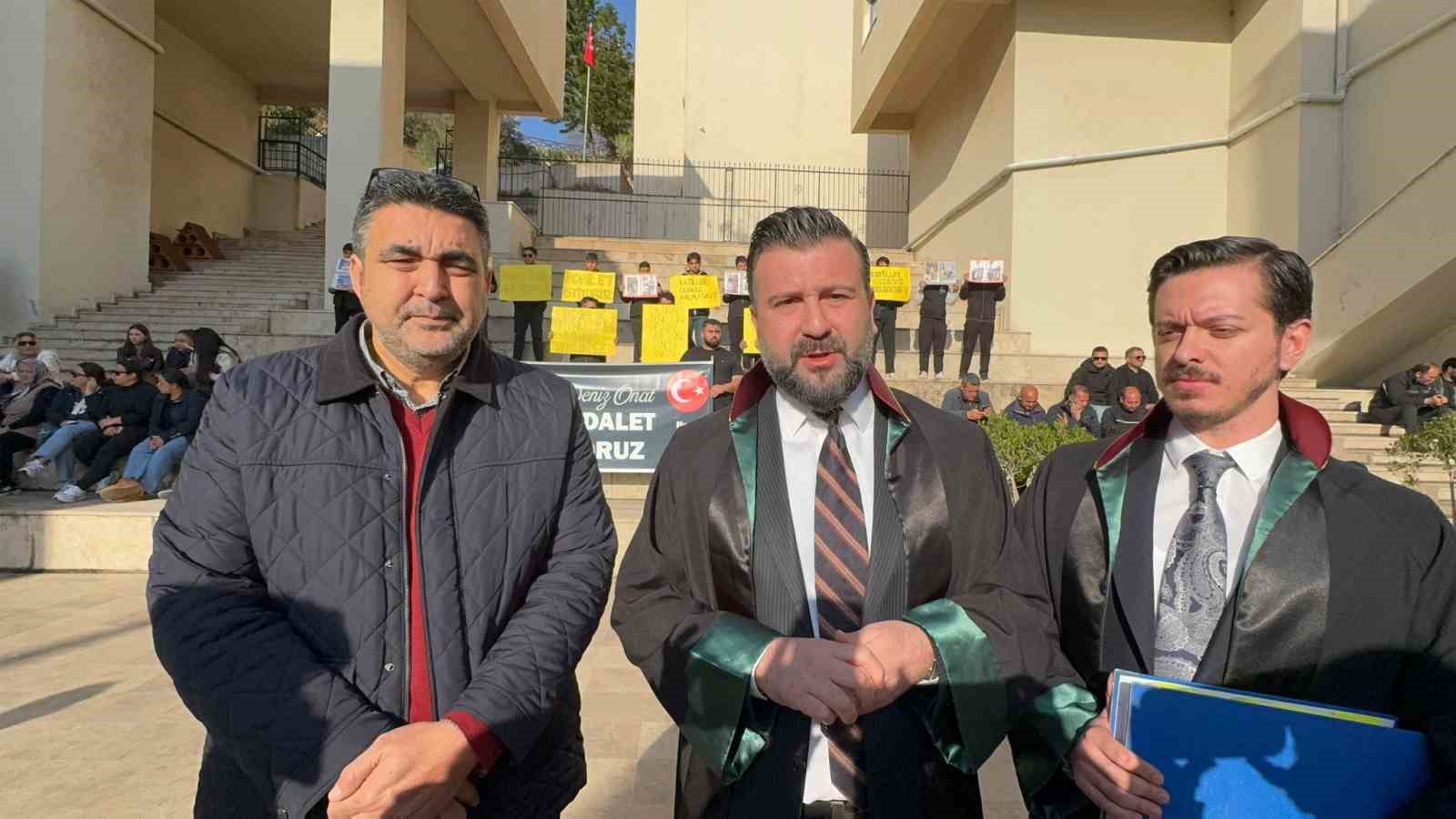 marmariste teknedeki kavgada hayatini kaybeden gencin davasi basladi adliye onunde adalet istiyoruz sesi yukseldi mMEEgRJJ