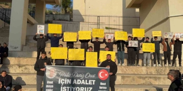 marmariste-teknedeki-kavgada-hayatini-kaybeden-gencin-davasi-basladi-adliye-onunde-adalet-istiyoruz-sesi-yukseldi-tS5qUnBt.jpg