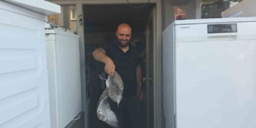 marti-yavrusu-beyaz-esya-tamircisini-karistirdi-1D8BFssy.jpg