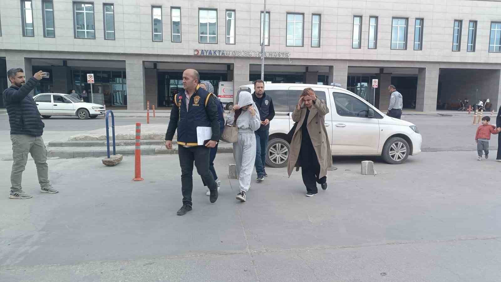 Masaj salonlarına fuhuş operasyonu: 5 gözaltı 5 masaj salonlarina fuhus operasyonu 5 gozalti 1 RH4n3czm