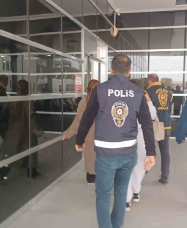 masaj-salonlarina-fuhus-operasyonu-5-gozalti-CdDWrr3G.jpg