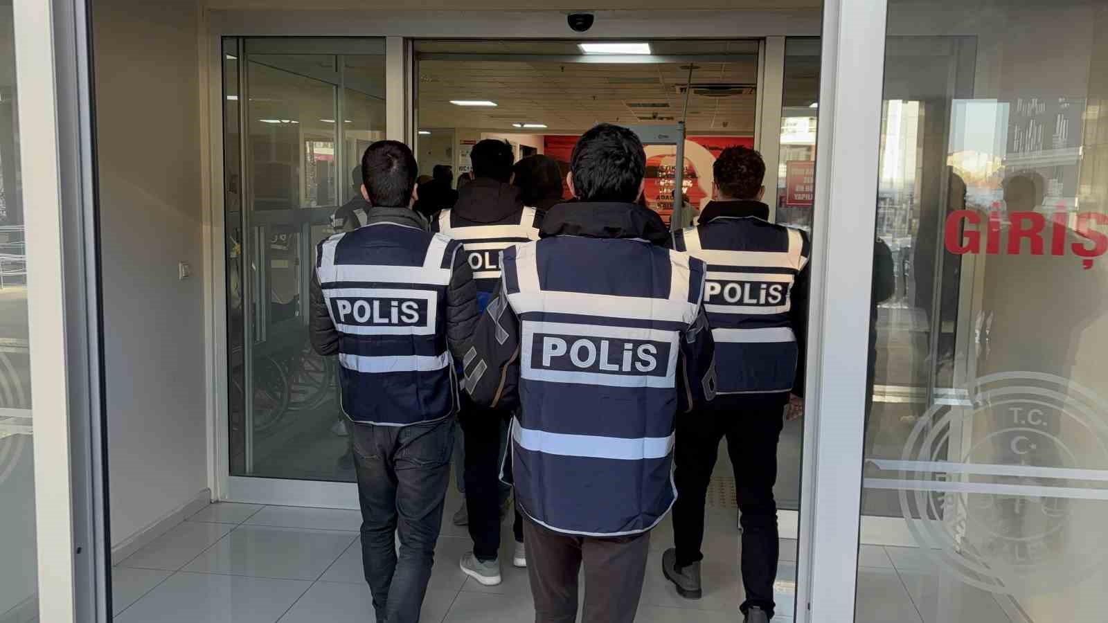 masaj salonlarinda fuhus operasyonunda 5 tutuklama 1